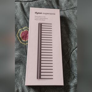 Dyson supersonic detangling comb